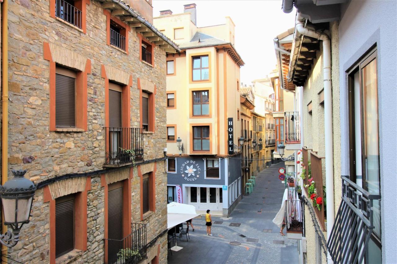 Casa Campanilla Jaca Hotel Exterior photo